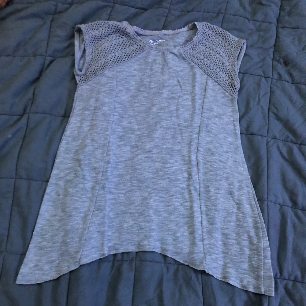 gray shirt